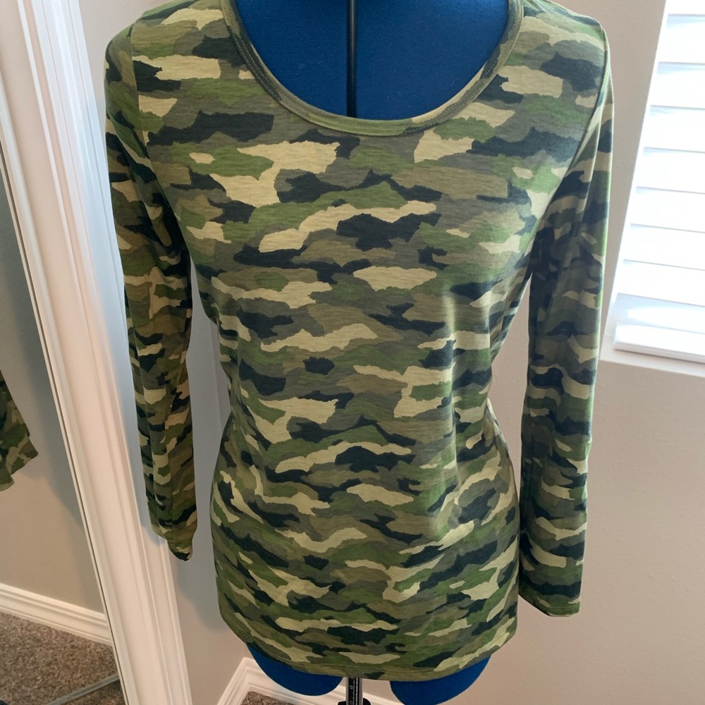 Camo LuLaRoe Lynnae top